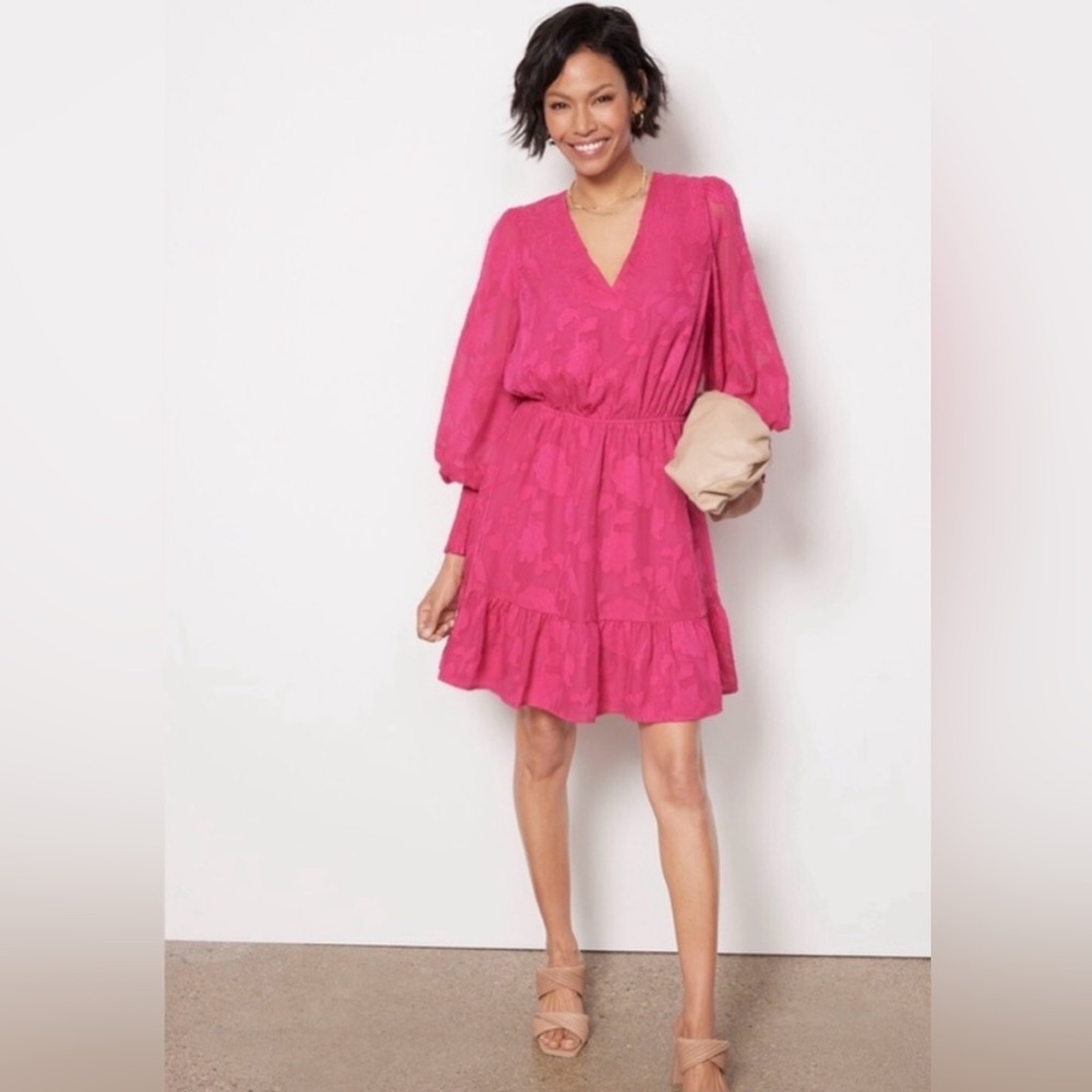 Evereve Women's Pink Floral V-Neck Long Sleeve Ruffle Hem Dress